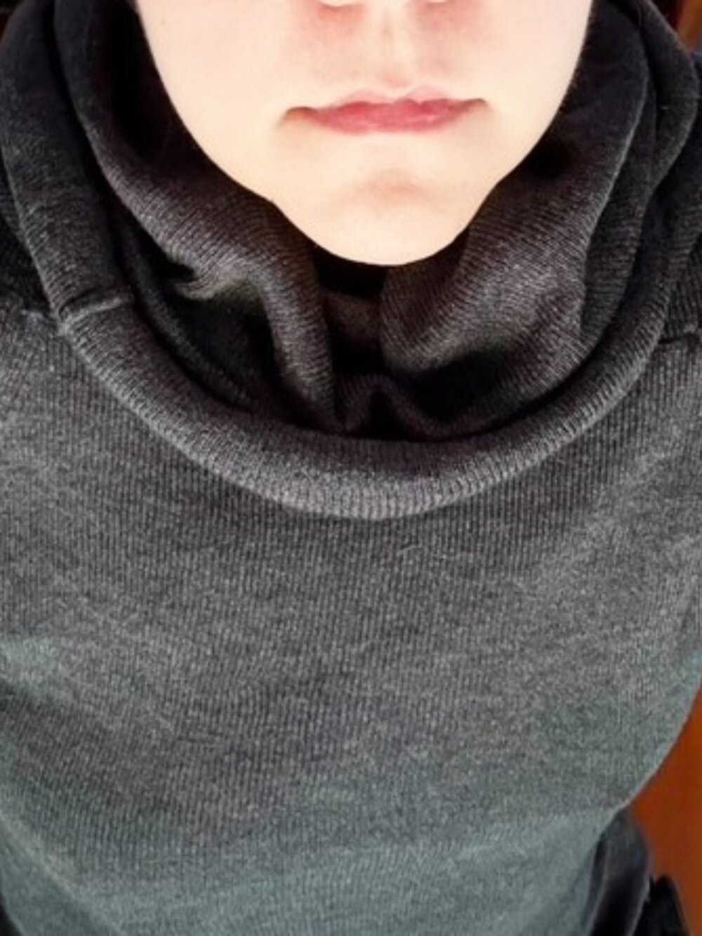 Sweater with Adjuestable collar